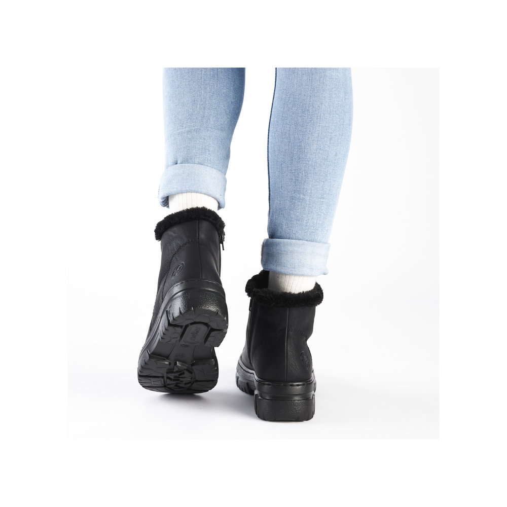 detail Dámská kotníková obuv Rieker Z7411-00 černá