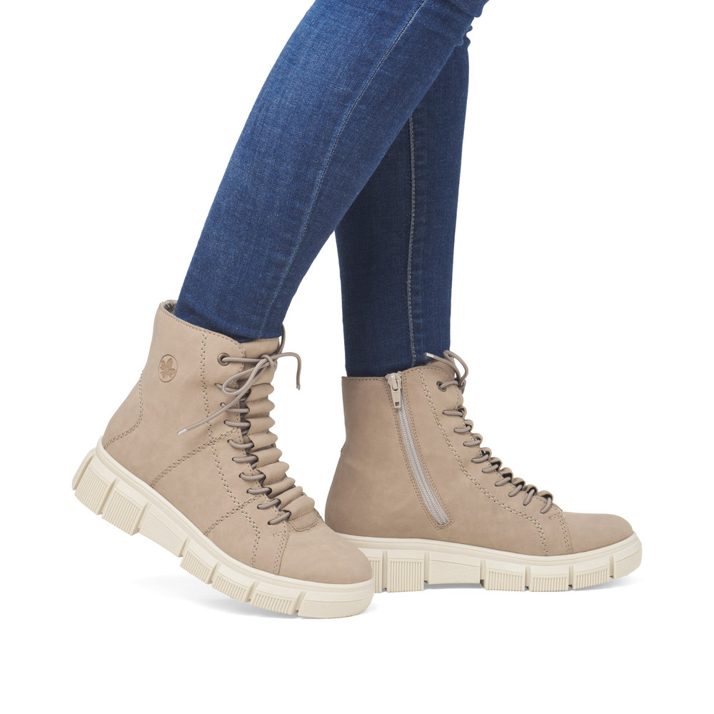 detail Dámská kotníková obuv Rieker X3428-20 béžová