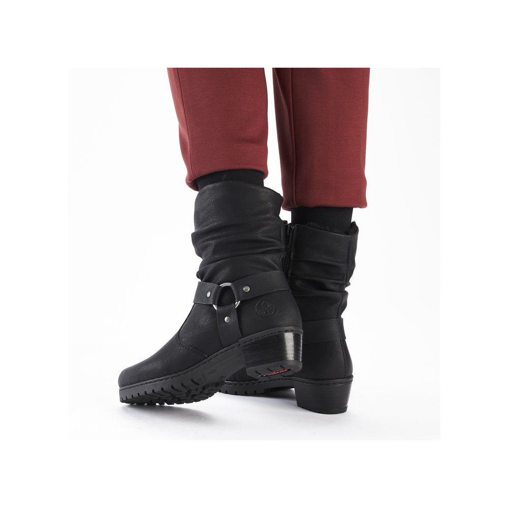 detail Dámská kotníková obuv Rieker Y1760-00 černá