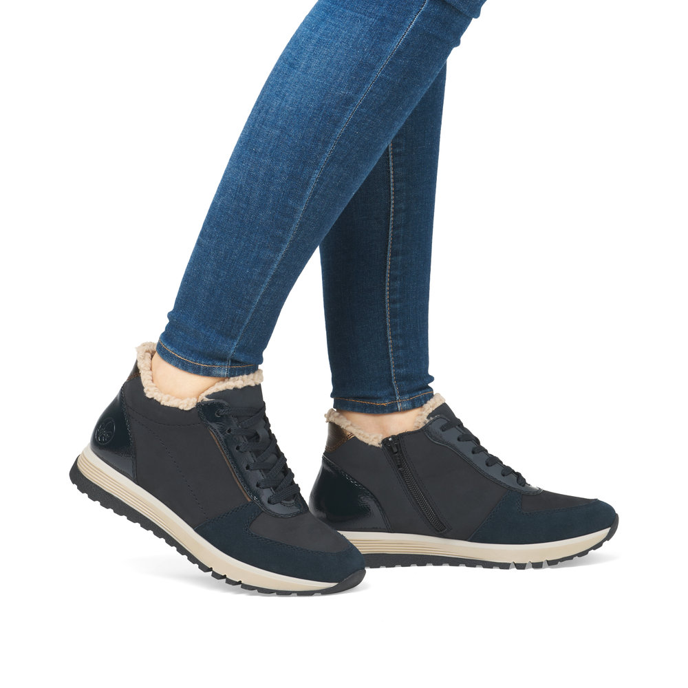 detail Dámská kotníková obuv Rieker 49004-14 modrá