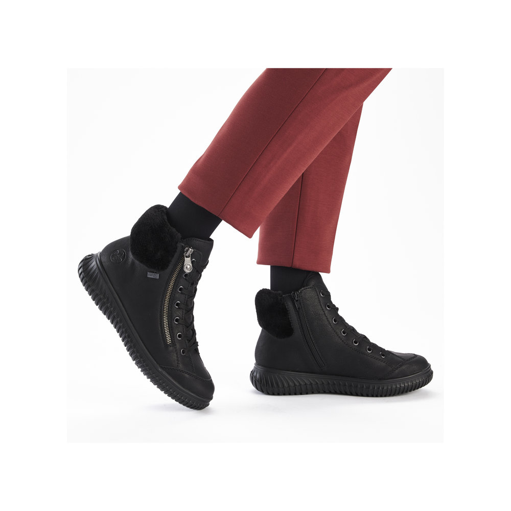 detail Dámská kotníková obuv Rieker 74244-00 černá