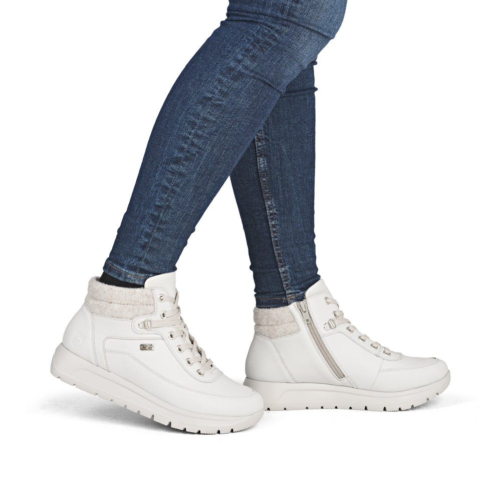 detail Dámská kotníková obuv Remonte D2V71-80 bílá