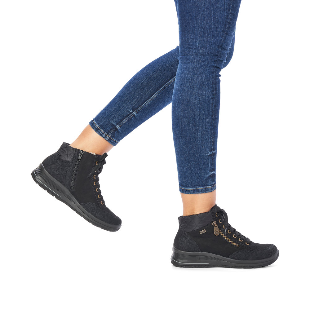 detail Dámská kotníková obuv Rieker L7701-00 černá