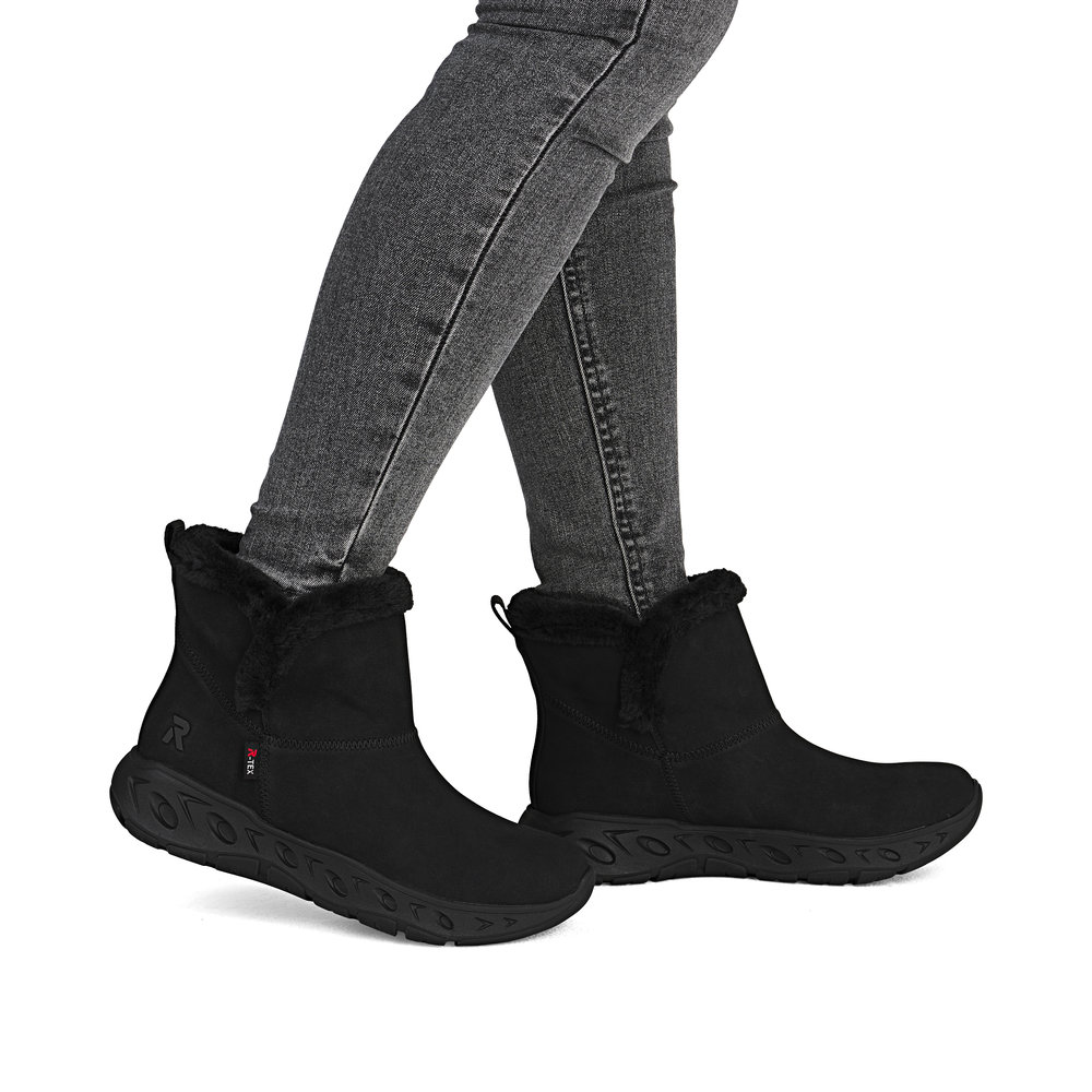 detail Dámská kotníková obuv Rieker M6554-00 černá