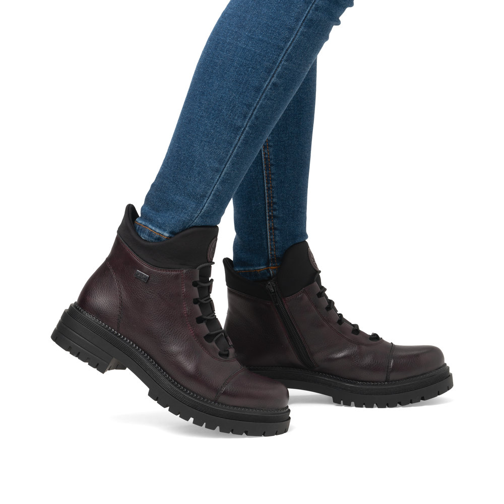 detail Dámská kotníková obuv Rieker Y3163-35 vínová