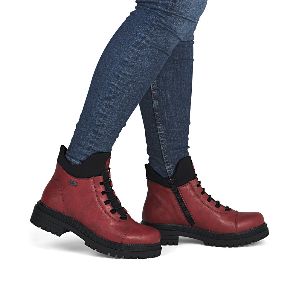 detail Dámská kotníková obuv Rieker Y3163-36 červená