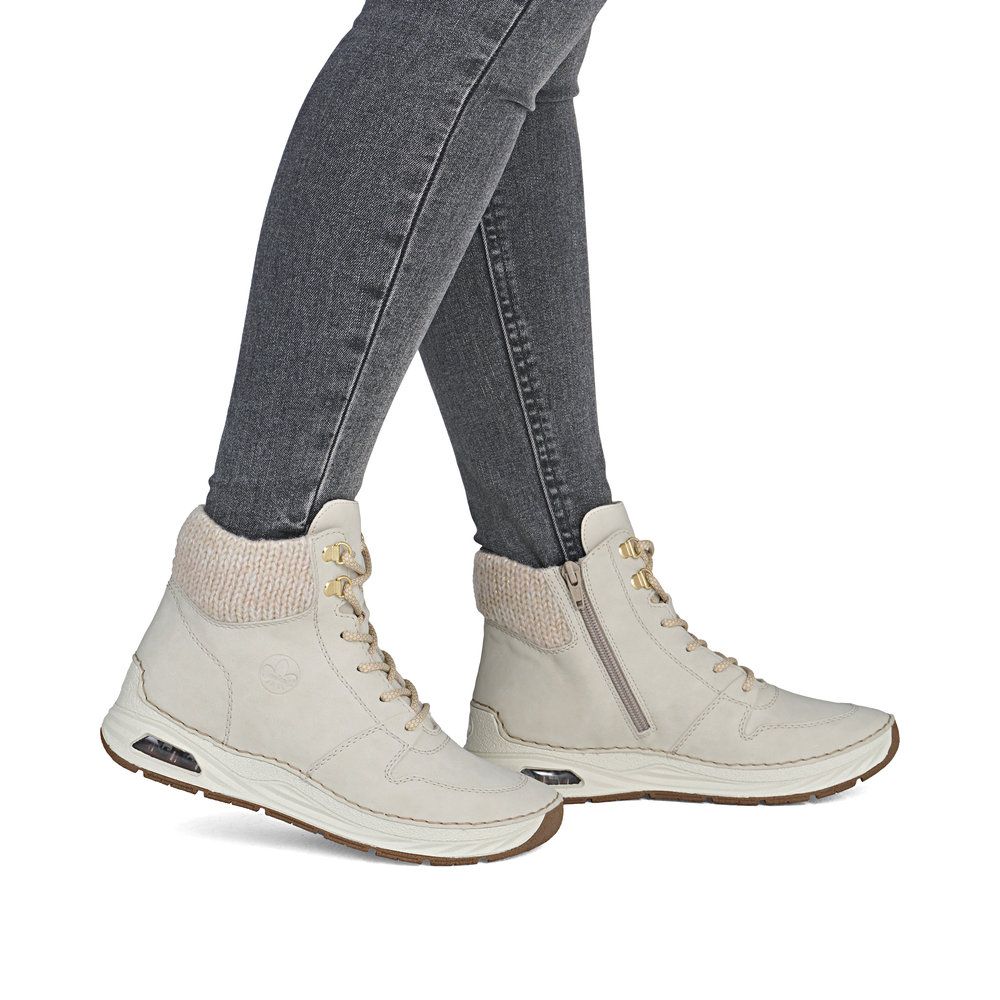 detail Dámská kotníková obuv Rieker 44555-60 béžová