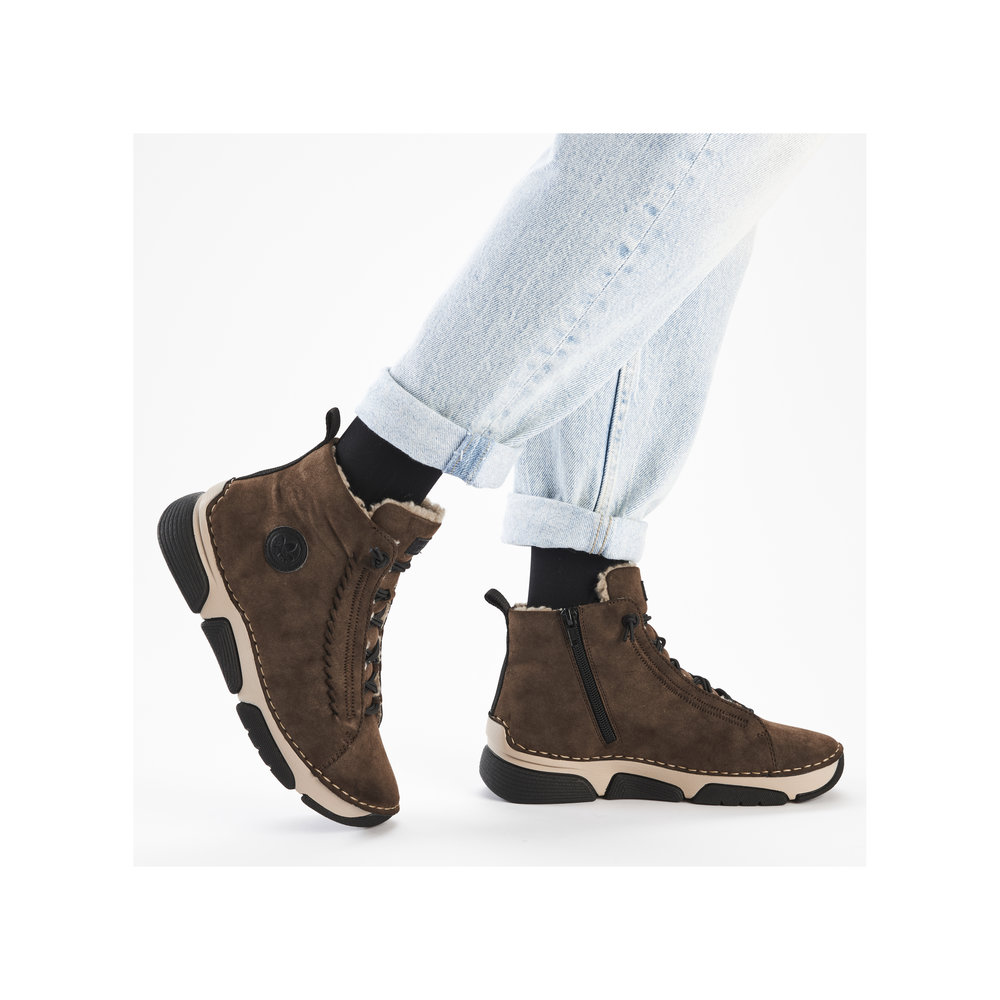 detail Dámská kotníková obuv Rieker 45912-25 hnědá