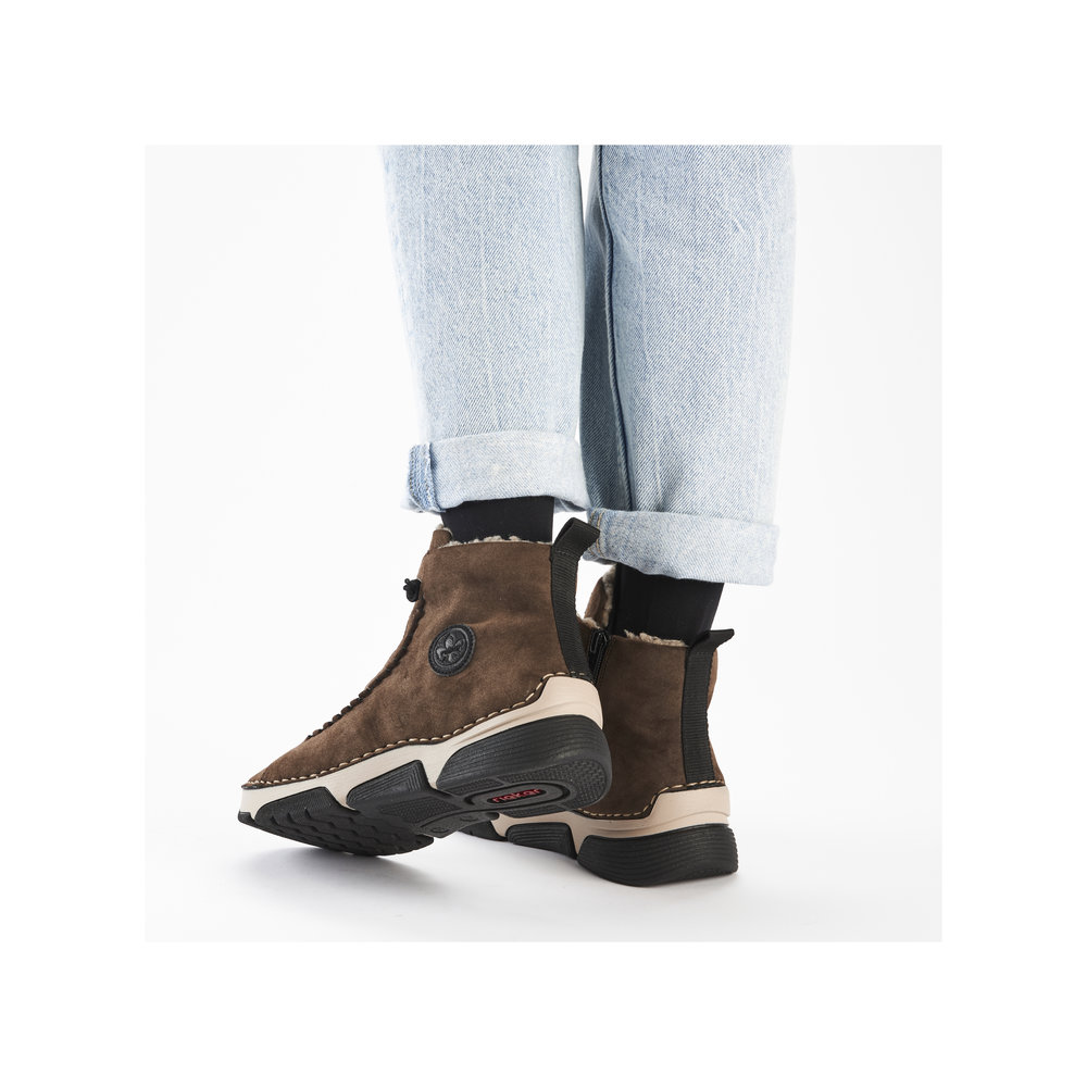 detail Dámská kotníková obuv Rieker 45912-25 hnědá