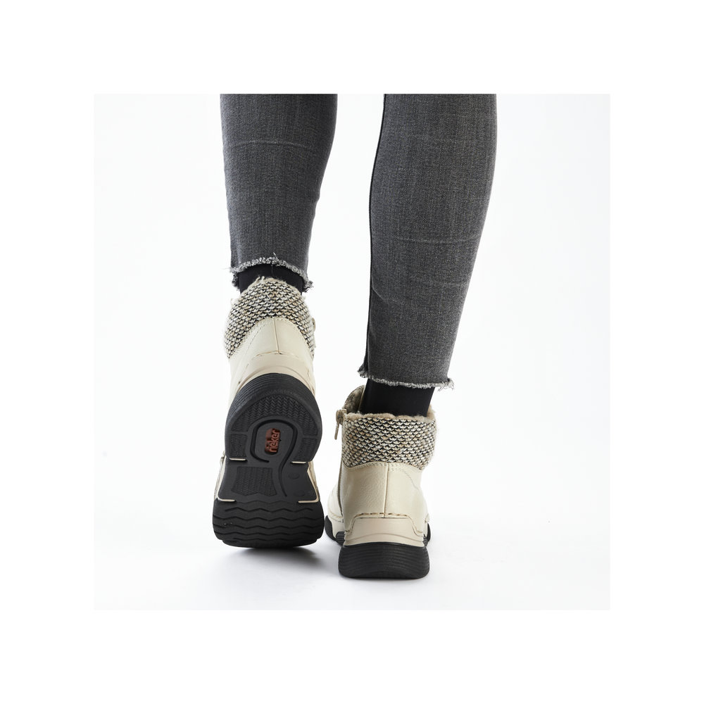 detail Dámská kotníková obuv Rieker 45955-60 béžová