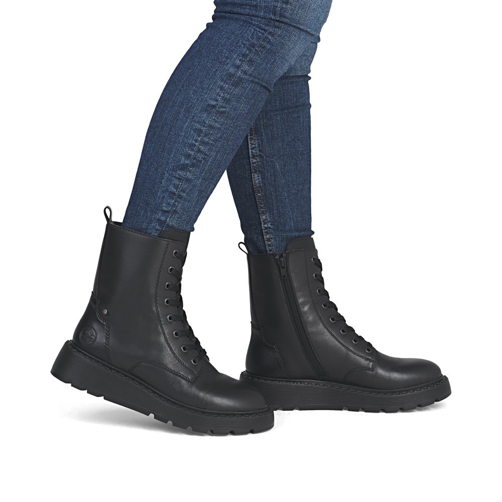 detail Dámská kotníková obuv Rieker 70401-00 černá