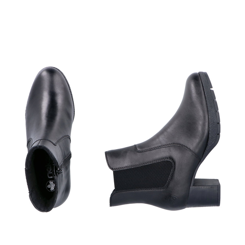 detail Dámská kotníková obuv Rieker 77674-00 černá