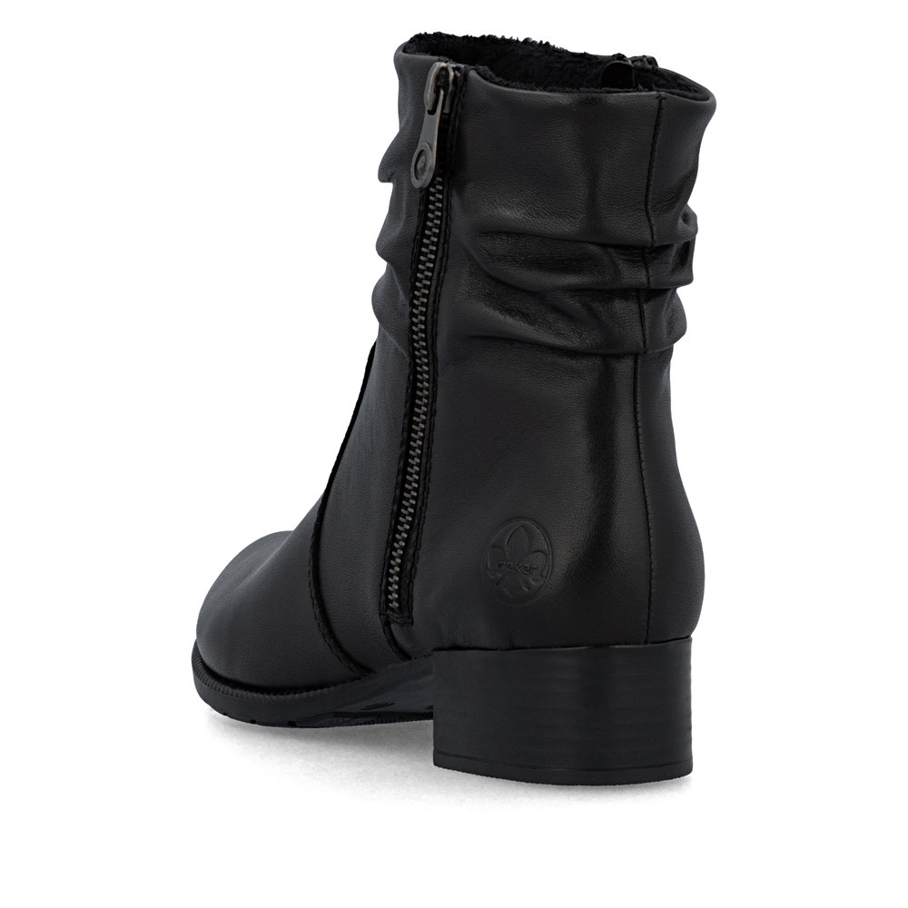 detail Dámská kožená kotníková obuv Rieker 78656-00 černá