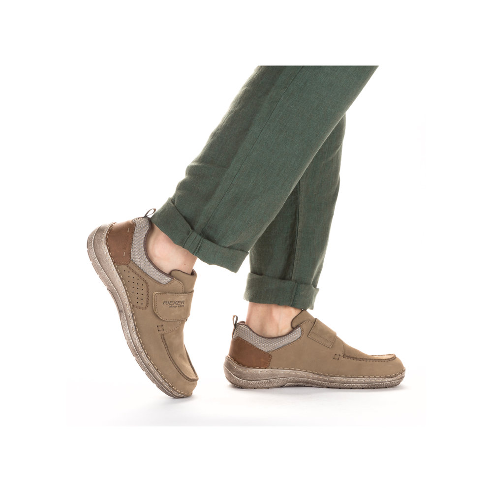 detail Pánské kožené polobotky Rieker 03058-64 béžová