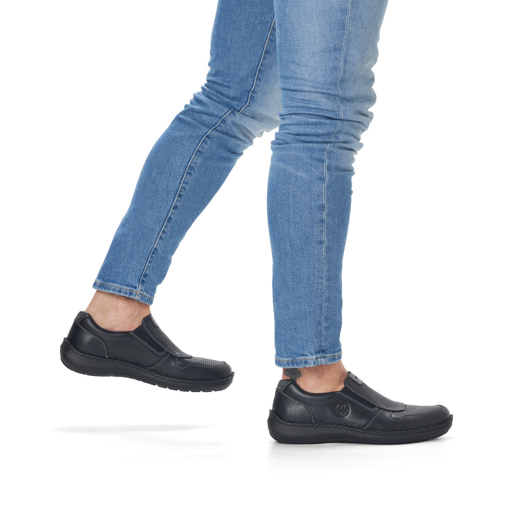 detail Pánské kožené mokasíny Rieker 03069-00 černá