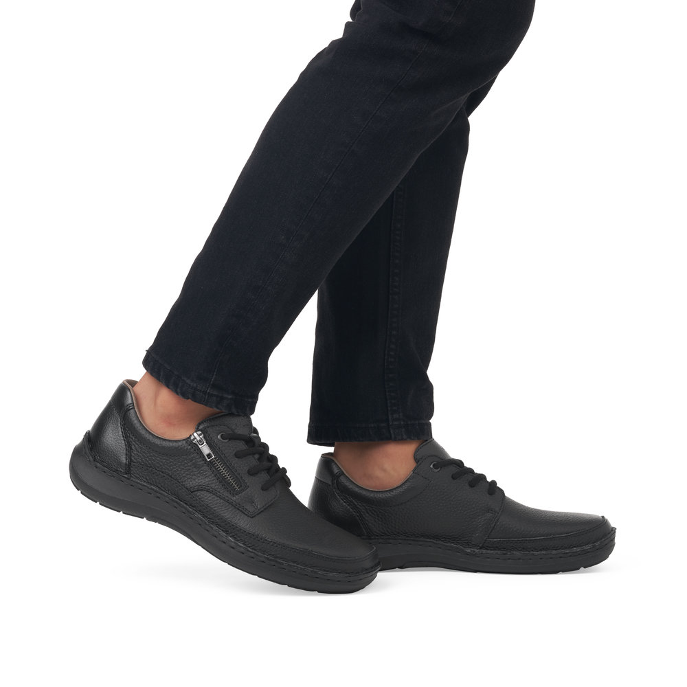 detail Pánské polobotky Rieker 03002-00 černá