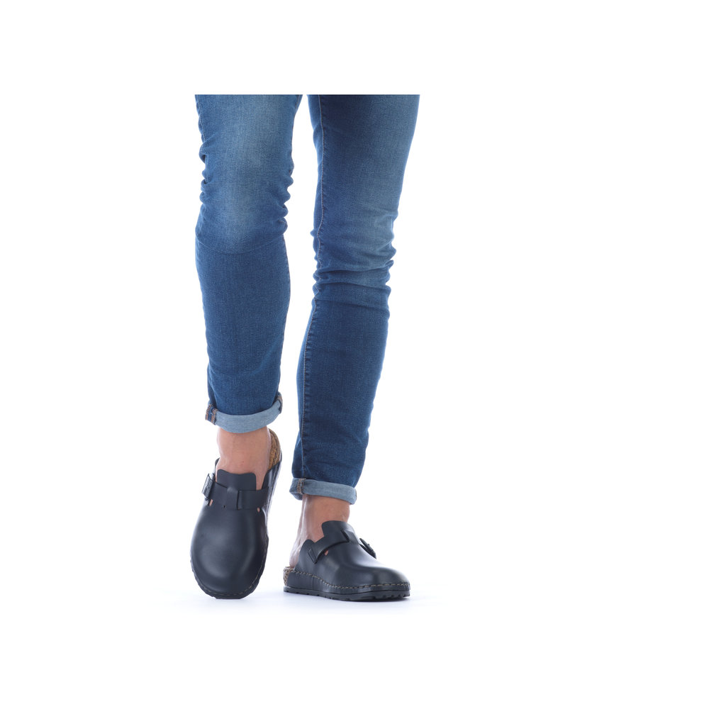 detail Pánské nazouváky Rieker 25680-00 černá