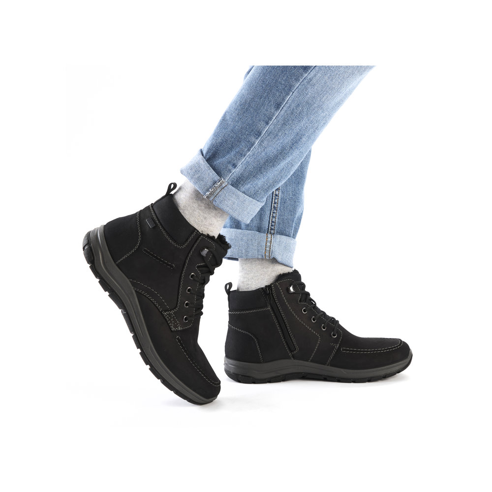 detail Pánská kotníková obuv Rieker 03610-00 černá