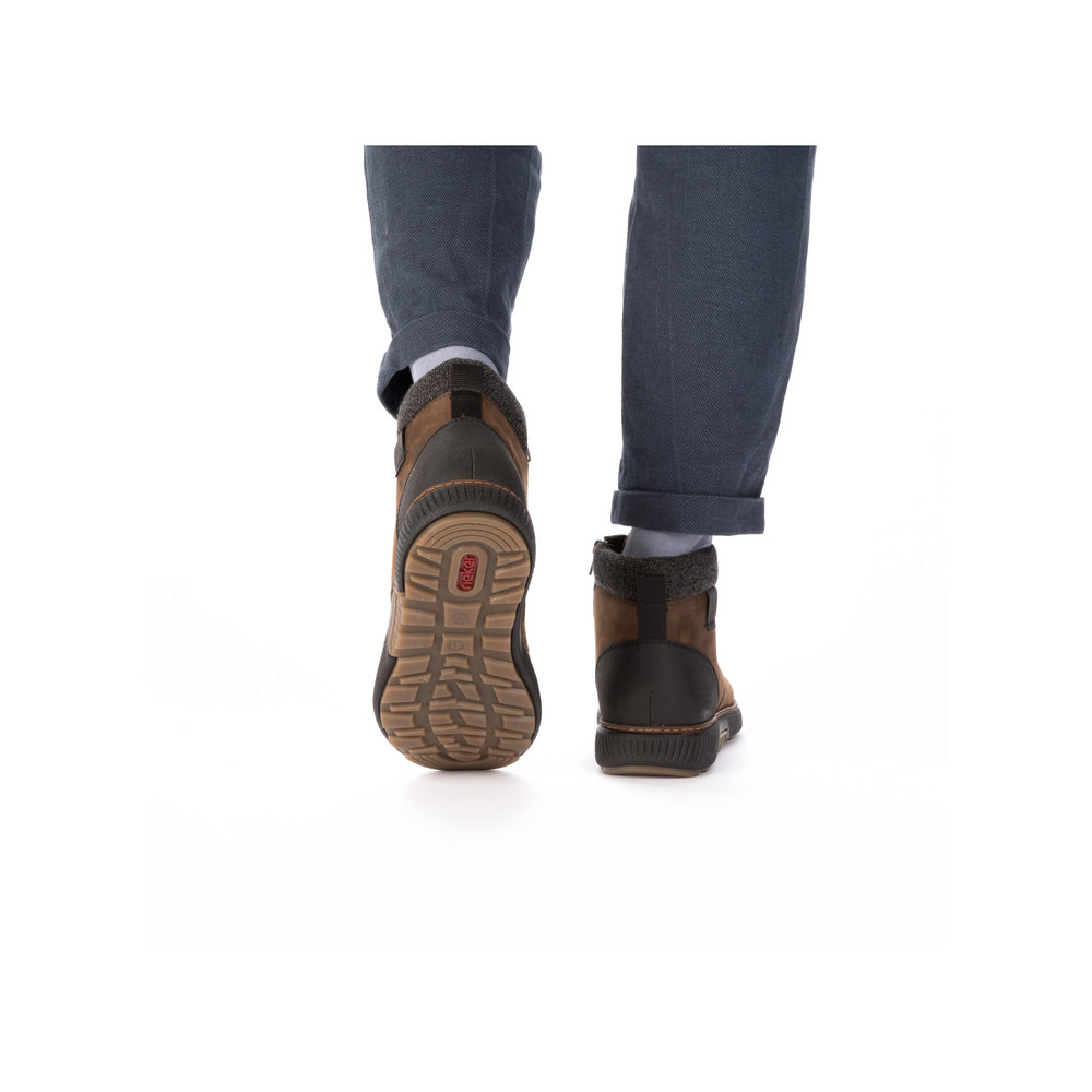 detail Pánská kotníková obuv Rieker B3343-15 modrá