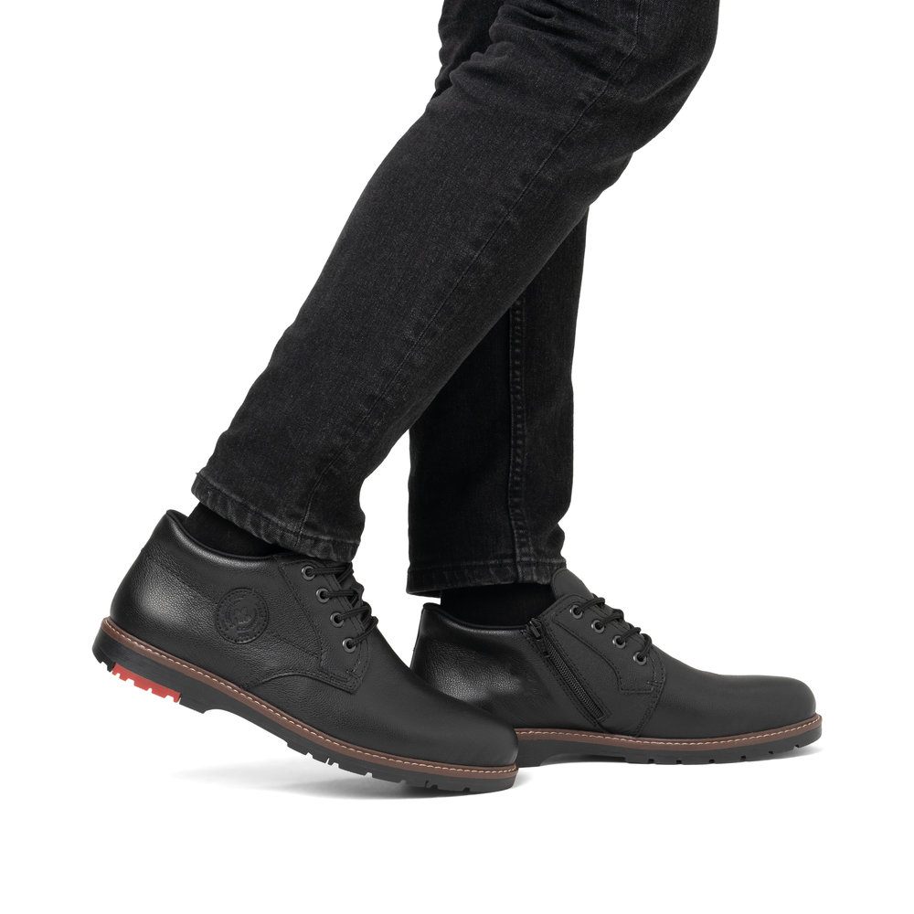 detail Pánská kotníková obuv Rieker 10539-00 černá