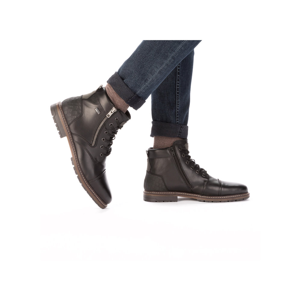 detail Pánská kožená kotníková obuv Rieker 13704-00 černá