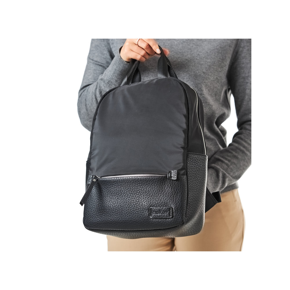 detail Dámský batoh Rieker H1648-00 černá