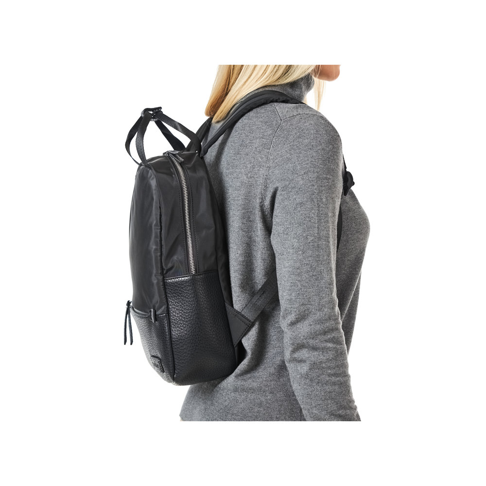 detail Dámský batoh Rieker H1648-00 černá