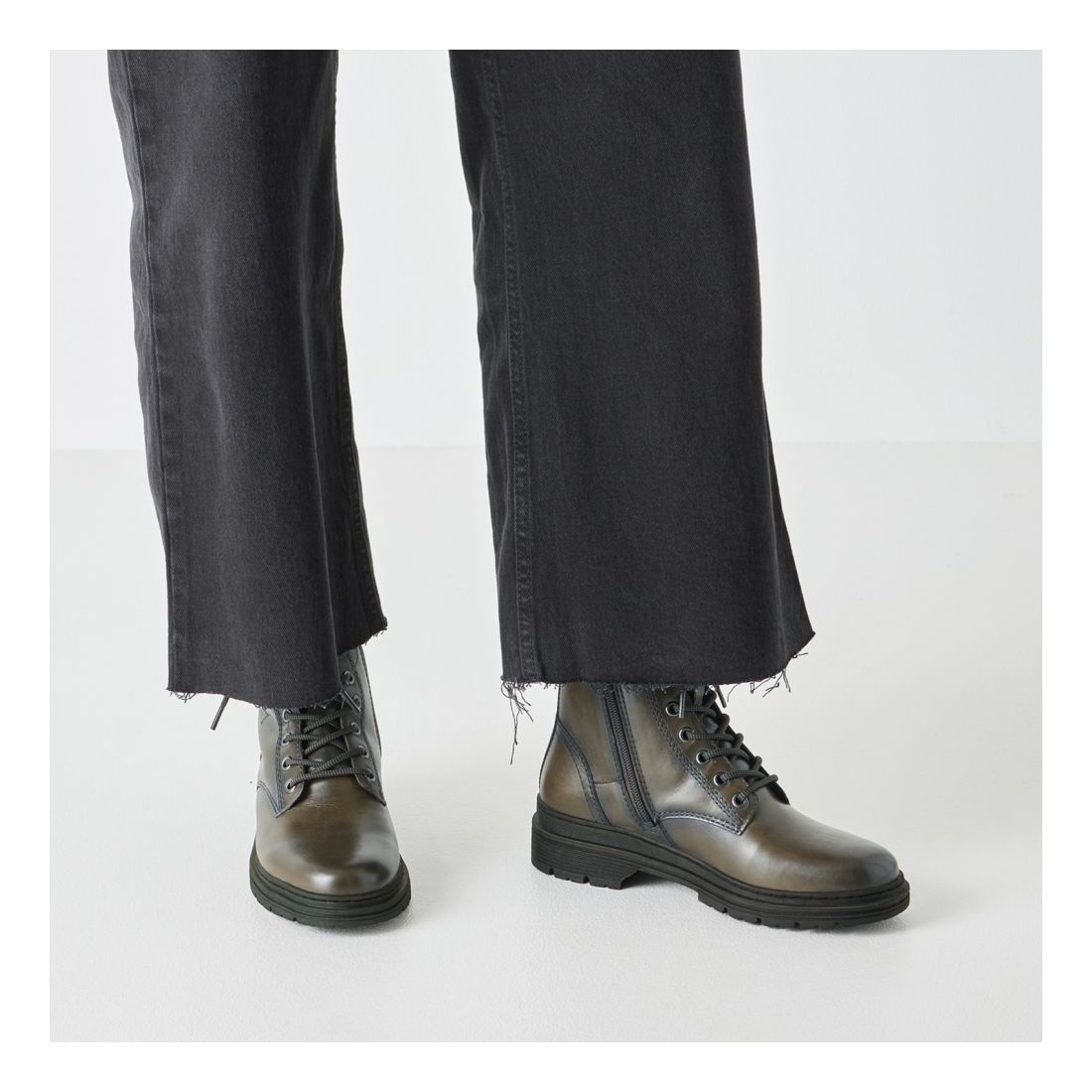 detail Dámská kotníková obuv Tamaris 25230-41 7A2 zelená