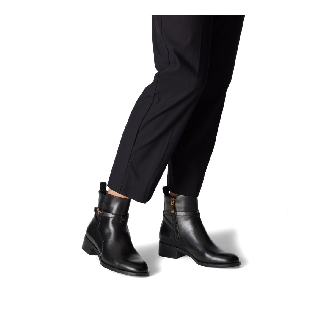 detail Dámská kožená kotníková obuv Tamaris 25321-43 001 černá