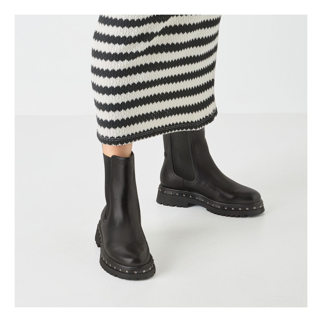 detail Dámská kotníková obuv Tamaris 25424-45 001 černá