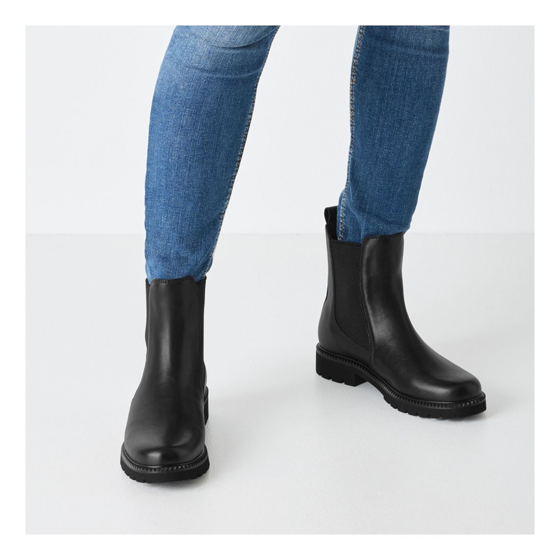 detail Dámská kotníková obuv Tamaris 25417-45 001 černá