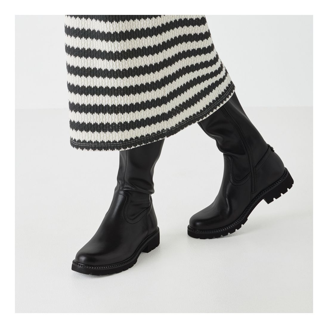 detail Dámské kozačky Tamaris 25613-45 001 černá