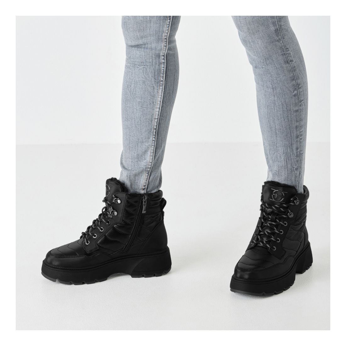 detail Dámská kotníková obuv Tamaris 26245-45 001 černá