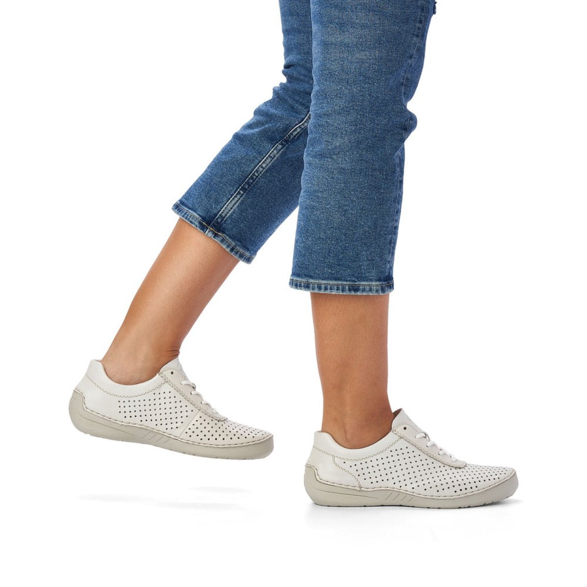 detail Dámské kožené polobotky Rieker 52529-80 bílá