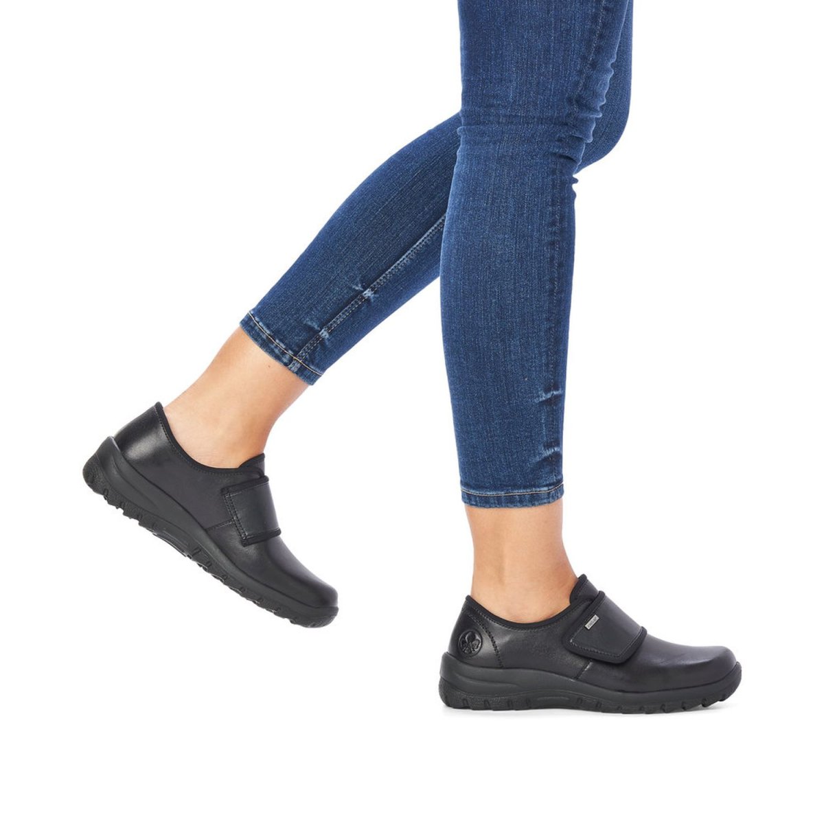 detail Dámské kožené polobotky Rieker L7177-00 černá