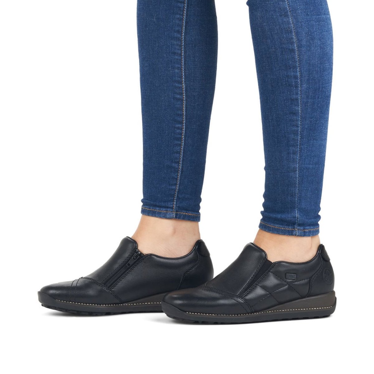 detail Dámské polobotky Rieker 44277-00 černá