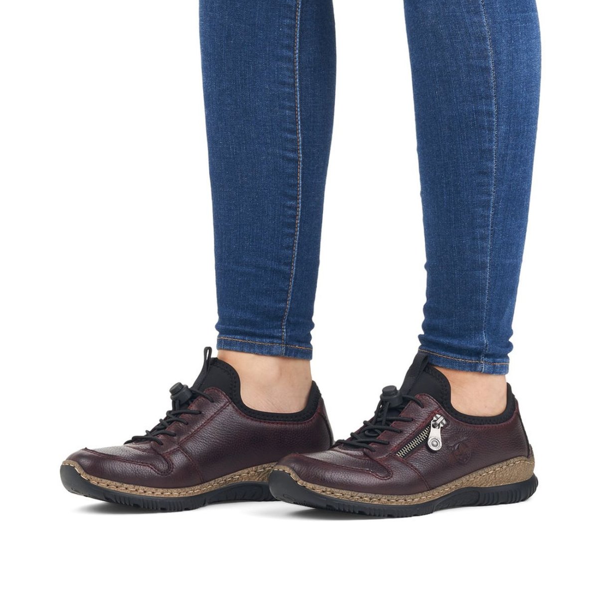 detail Dámské kožené polobotky Rieker N32G0-35 vínová