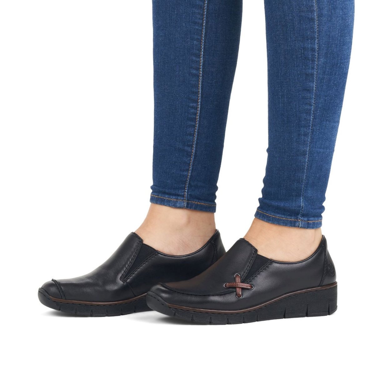 detail Dámské kožené mokasíny Rieker 53783-00 černá