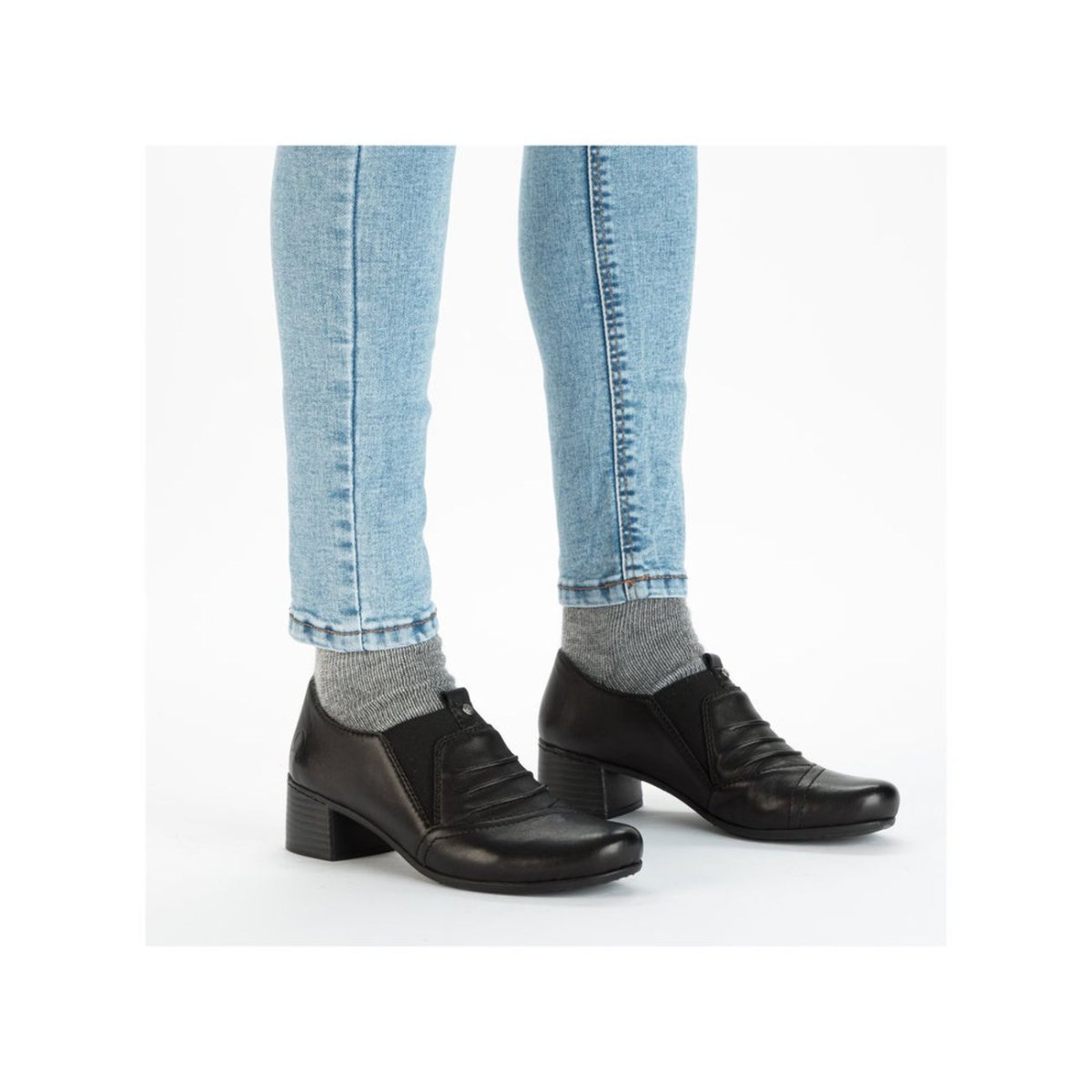 detail Dámské kožené polobotky Rieker 41657-00 černá