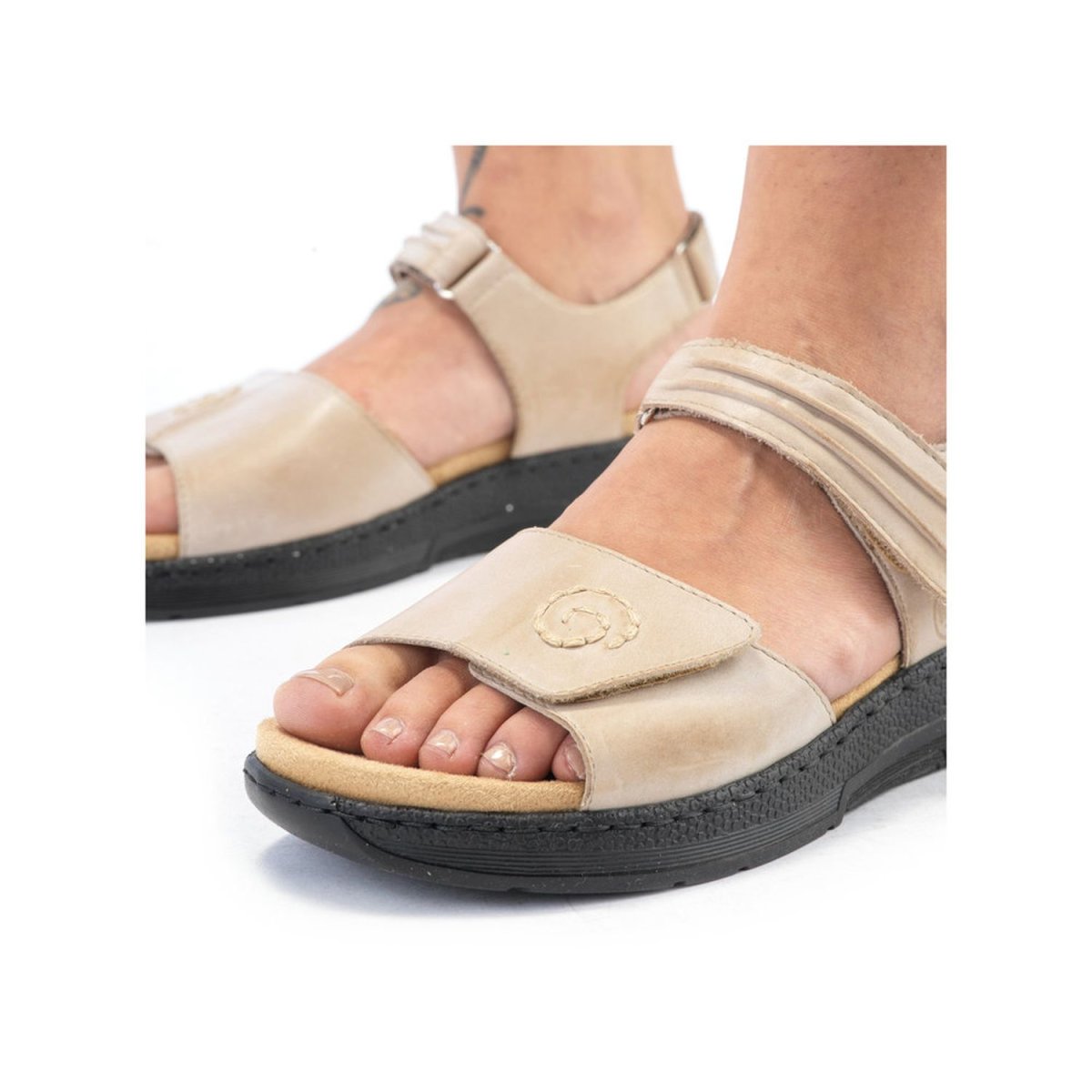 detail Dámské kožené sandály Rieker V8161-62 béžová