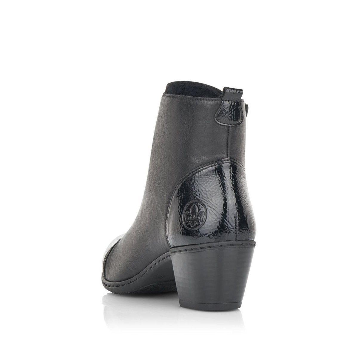 detail Dámská kotníková obuv Rieker Y2162-00 černá