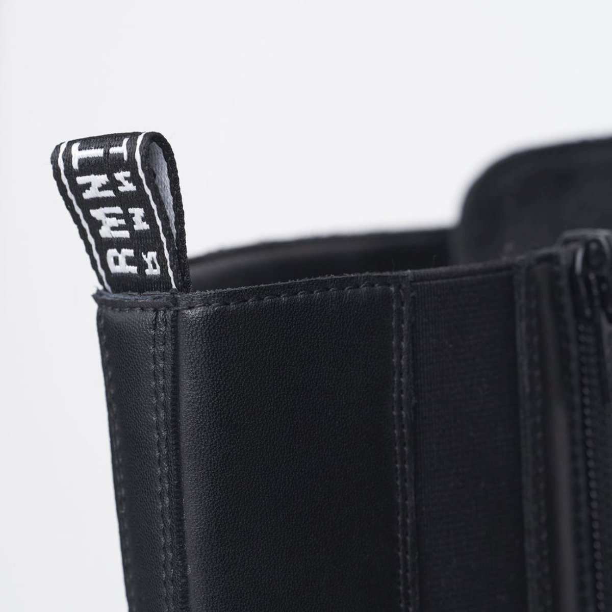 detail Dámské kozačky Remonte D0W70-01 černá