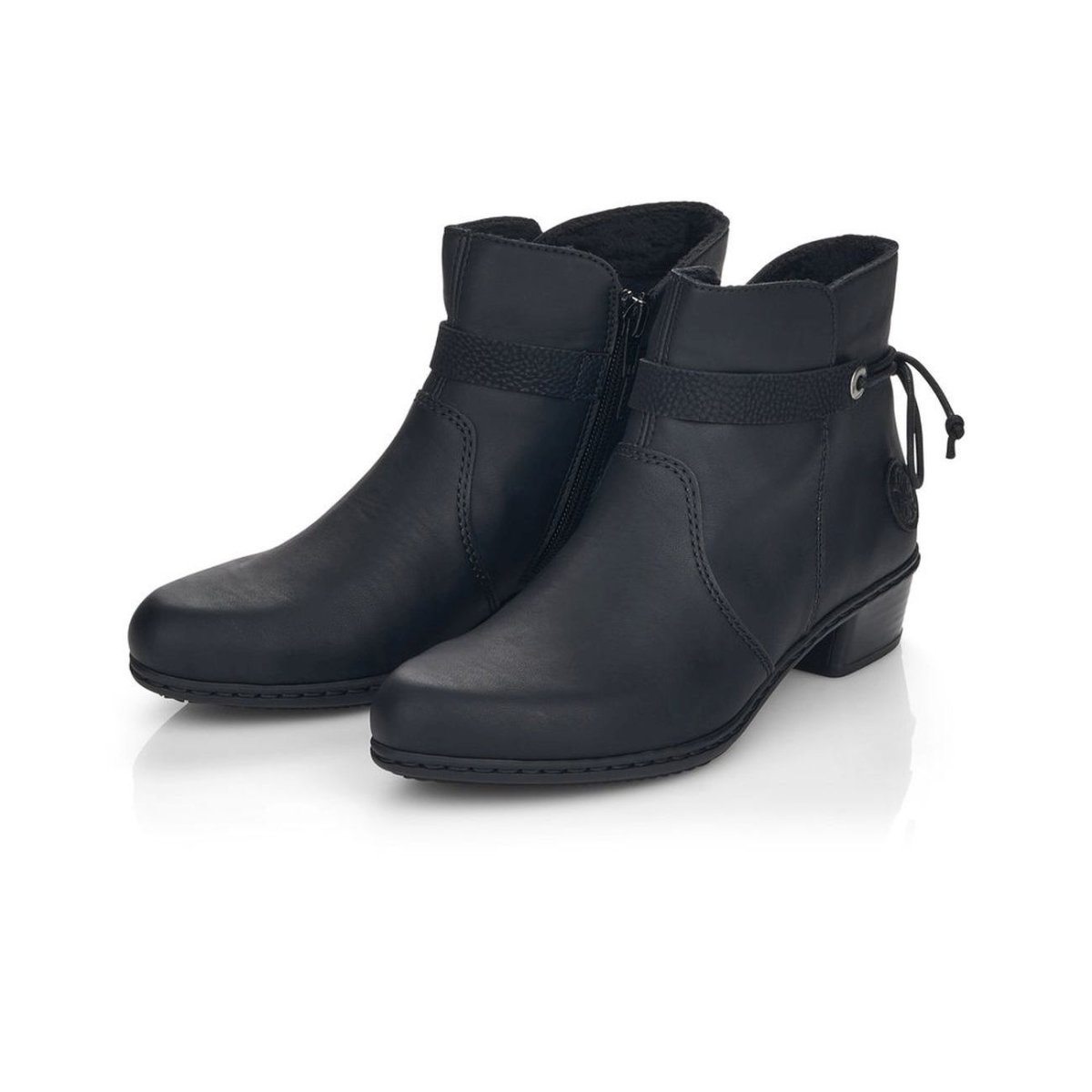 detail Dámská kotníková obuv Rieker Y0782-01 černá