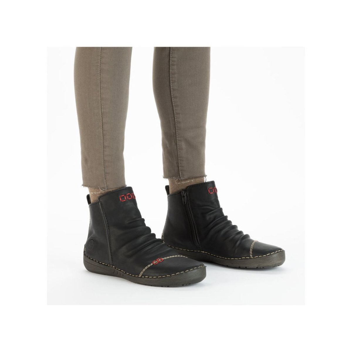 detail Dámská kotníková obuv Rieker 52583-00 černá