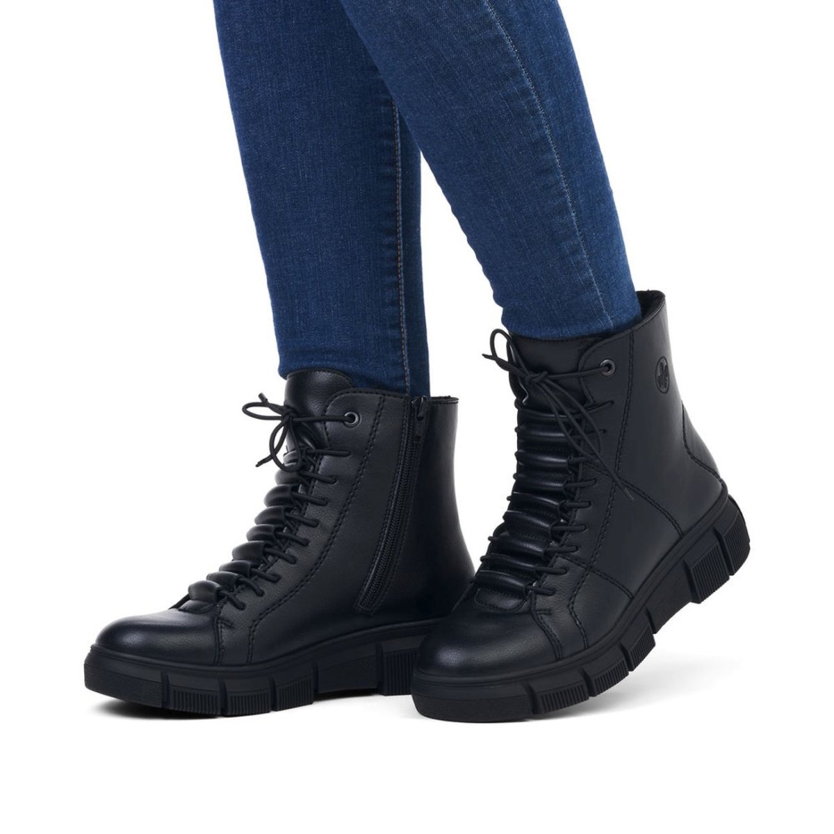 detail Dámská kotníková obuv Rieker X3428-00 černá