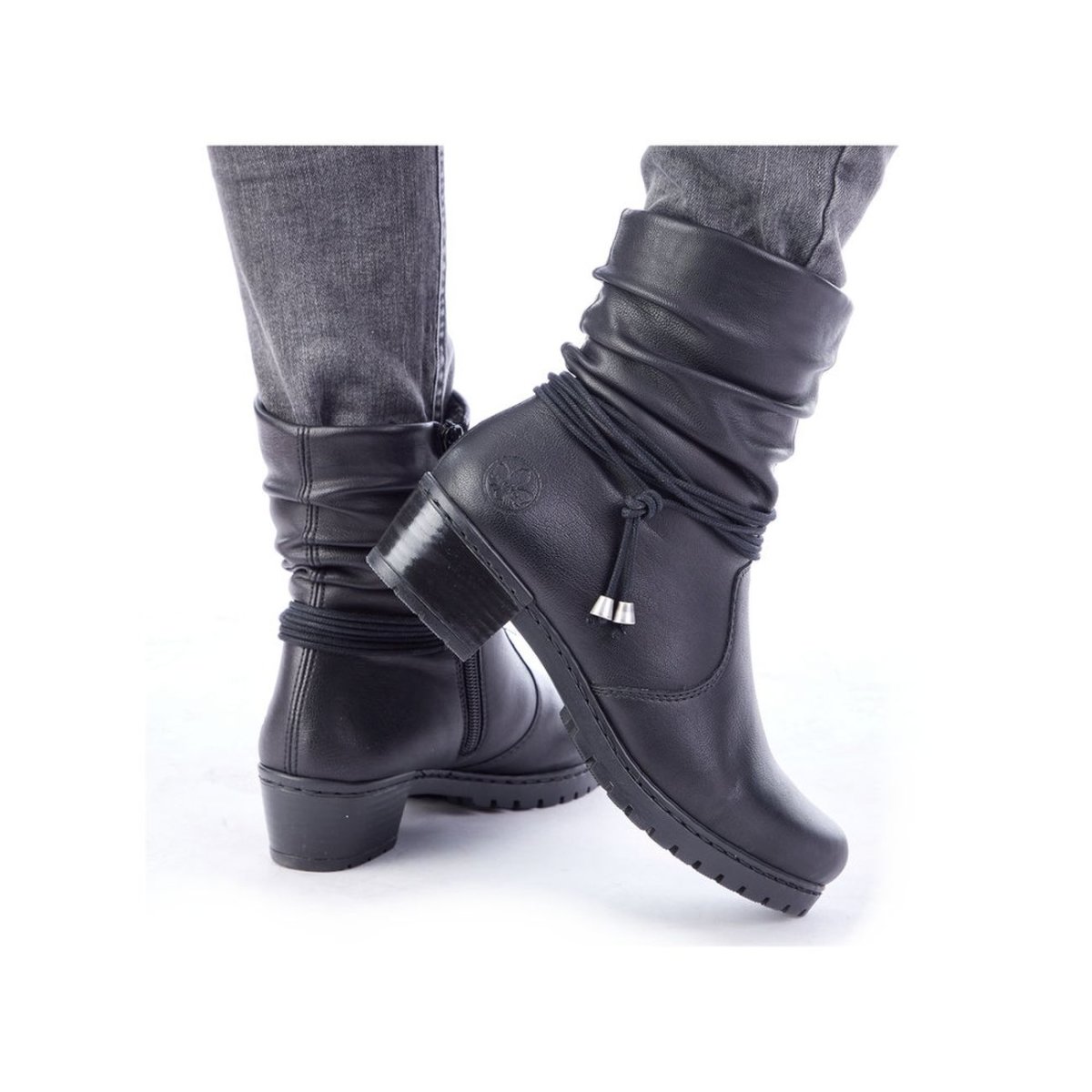 detail Dámská kotníková obuv Rieker Y17R2-00 černá