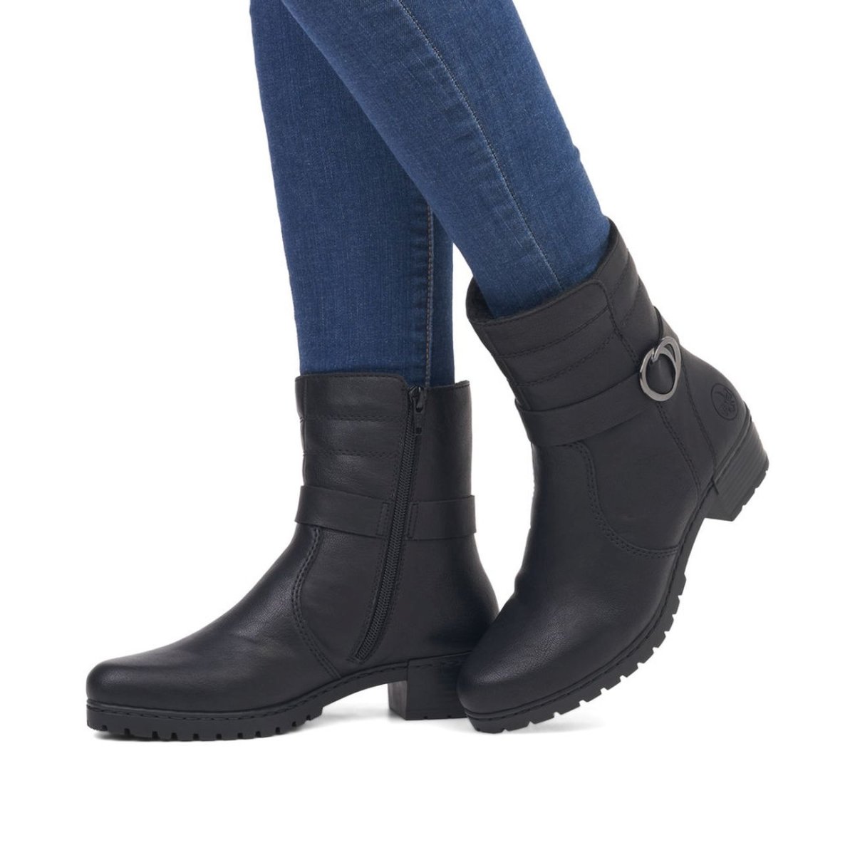 detail Dámská kotníková obuv Rieker Y1753-00 černá