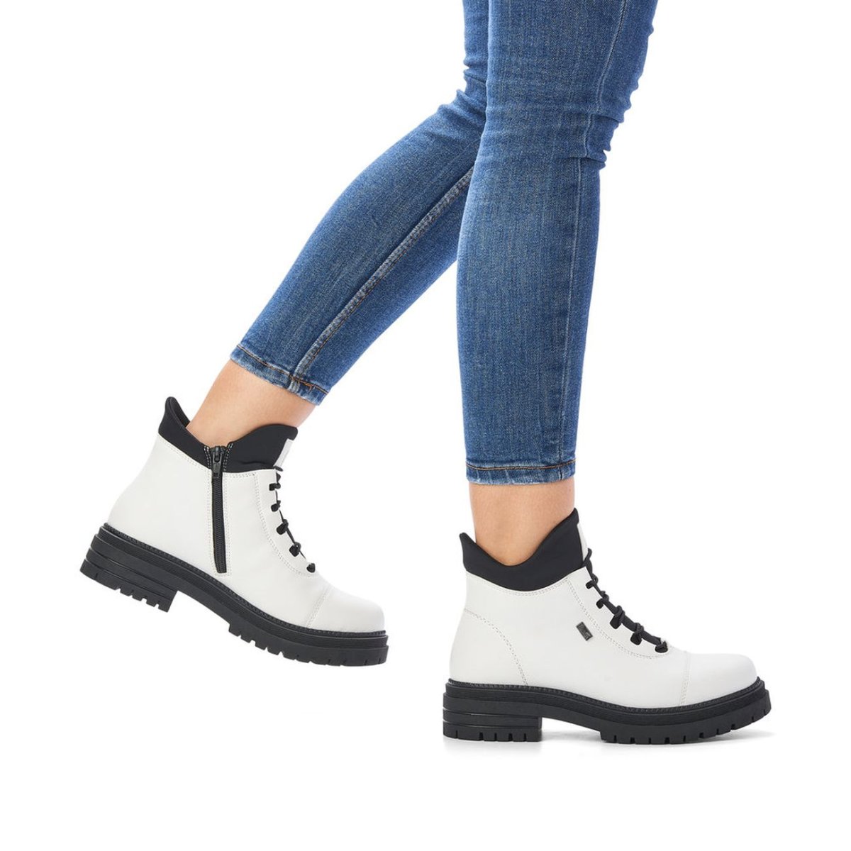 detail Dámská kotníková obuv Rieker Y3163-80 bílá