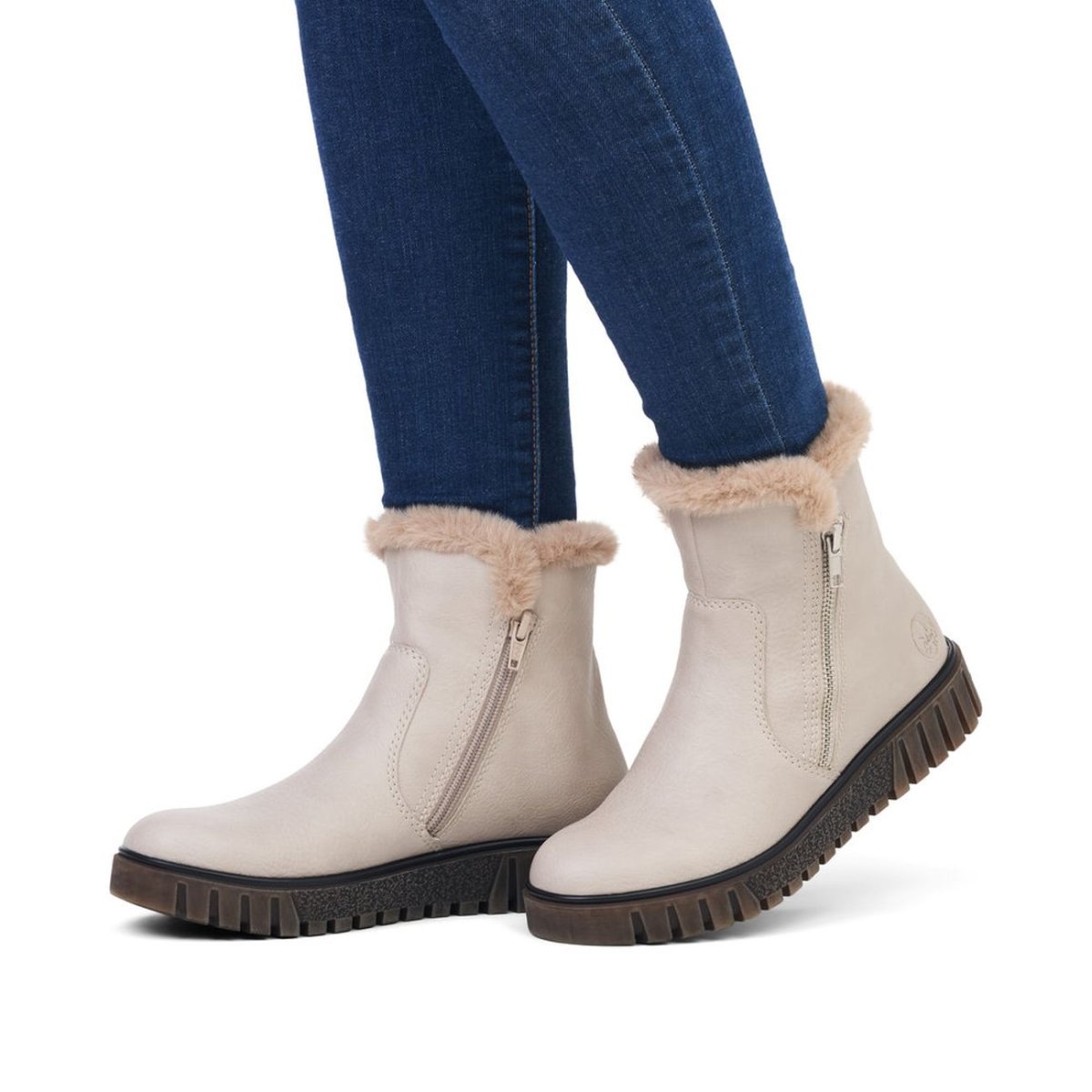 detail Dámská kotníková obuv Rieker Y3481-60