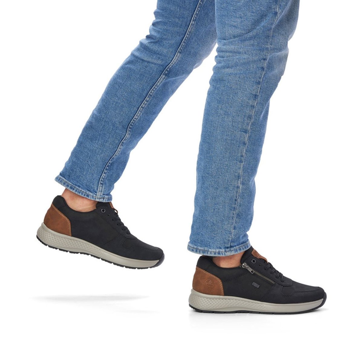 detail Pánské polobotky Rieker B7613-00 černá